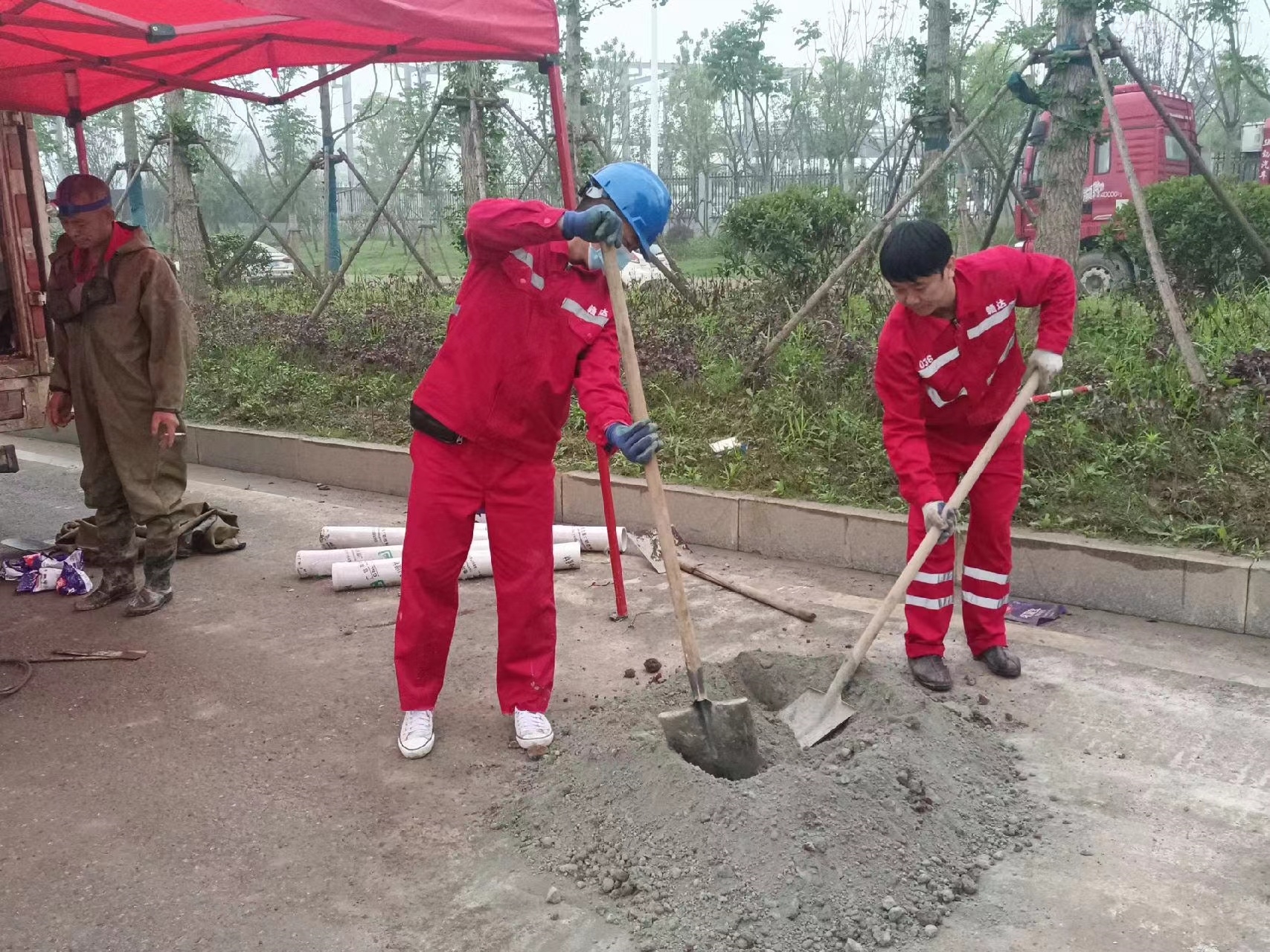 大新管道疏通哪家好】及时进行市政管道清淤