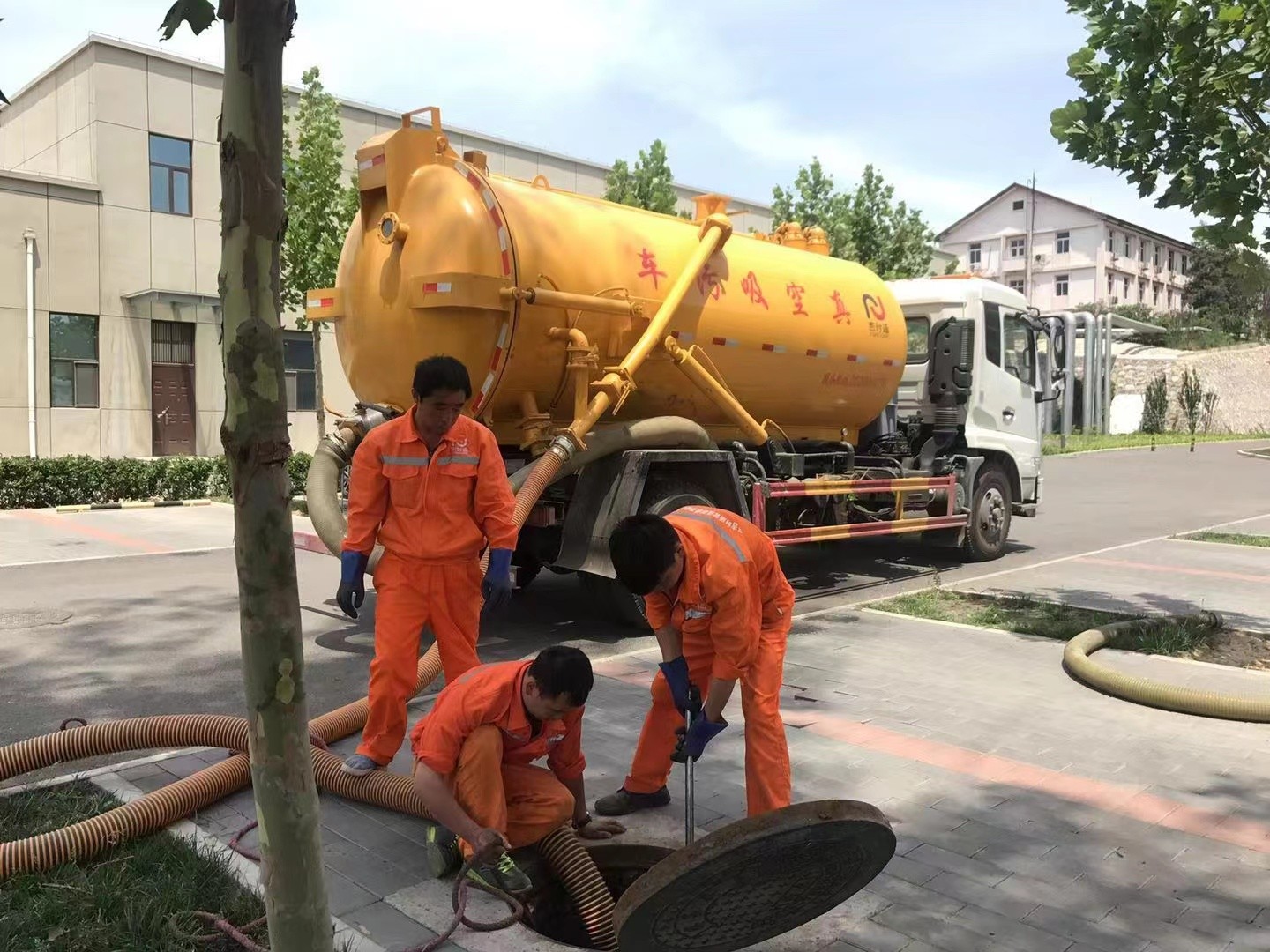 大新化粪池清理与5-8吨吸粪车施工效率分析